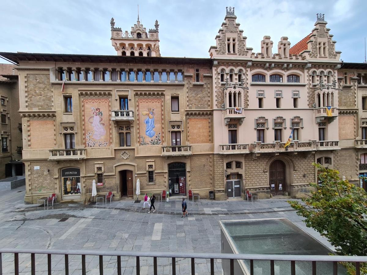 Apartaments Vicus 3 Con Vistas A La Plaza Mayor De 维克 外观 照片