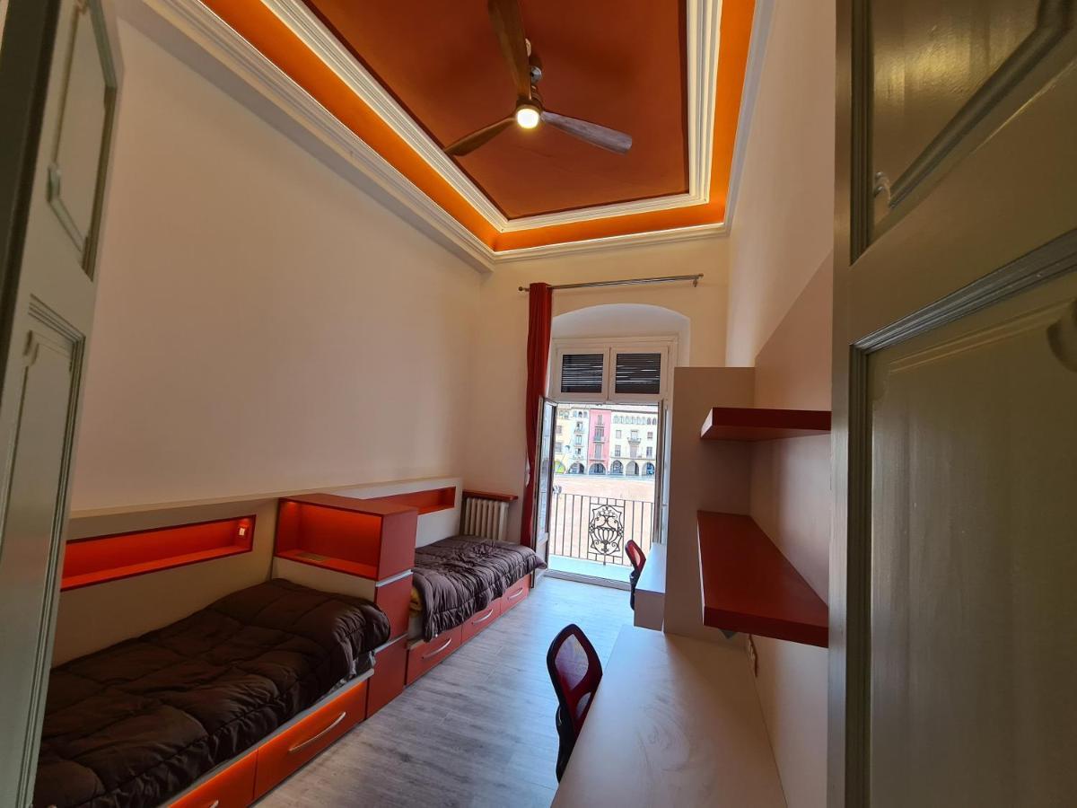 Apartaments Vicus 3 Con Vistas A La Plaza Mayor De 维克 外观 照片